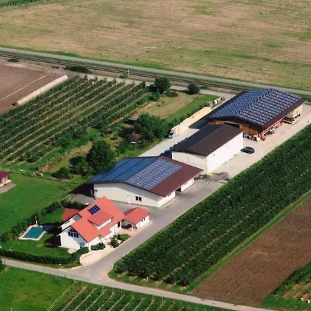 Ferien - Umgeben Von Obstplantagen *