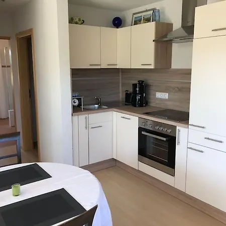 Ferien - Umgeben Von Obstplantagen *